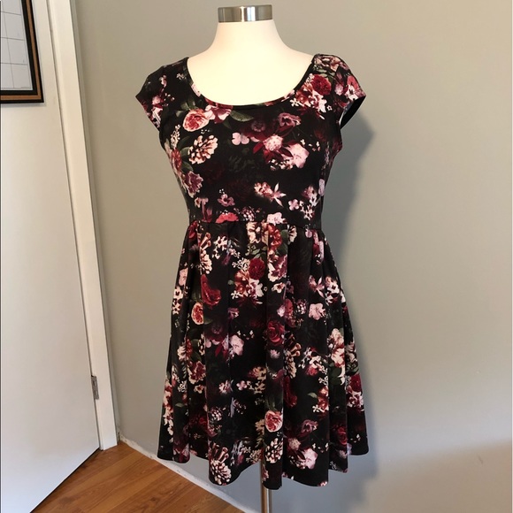 Full Tilt Dresses & Skirts - Full tilt black Floral dress size L